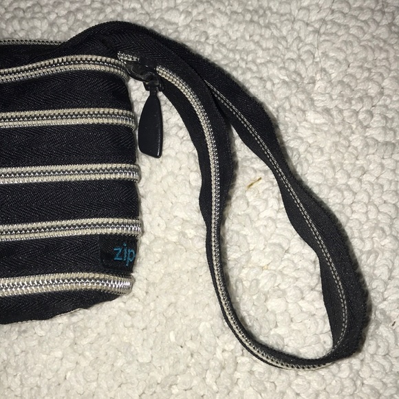 Zip-it Wristlet 🌸 - Picture 6 of 7